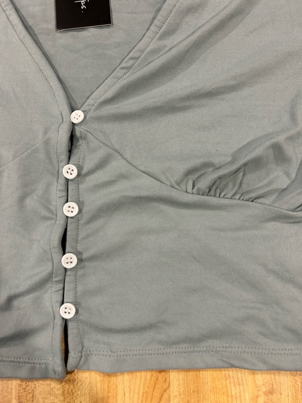 NWT Sage Button-Front Cropped V-Neck Women's Top - Picture 2 of 4